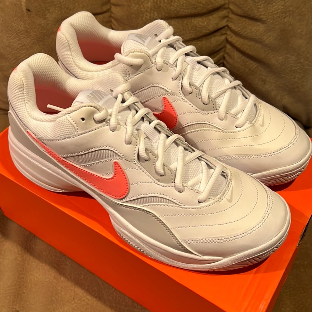 Nike womans court lite sz 11.5 New in box